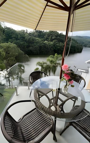Casa de luxo a beira do lago, Spa, acesso a água.